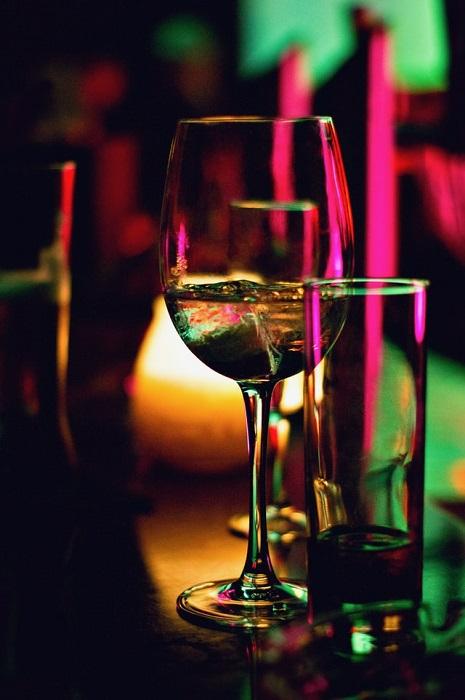 Umjetnička fotografija čaše s vinom Umjetnička fotografija čaše s vinom